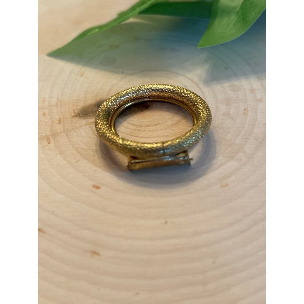 Tara Germany Vintage Gold-Tone Textured Scarf Ring With Hinged Clasp - Picture 9 of 9